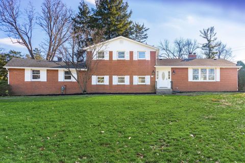 Photo of 325 Starrett Court, Columbus, OH 43214 (MLS # 225045135)