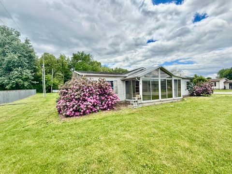 Homes For Sale - 17 Stevy Lane<br/> Muskingum County, Frazeysburg, OH 43822