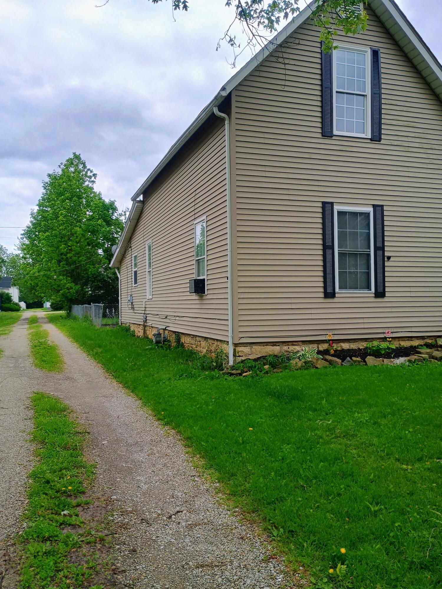 208 Washington Avenue, London, Ohio image 2