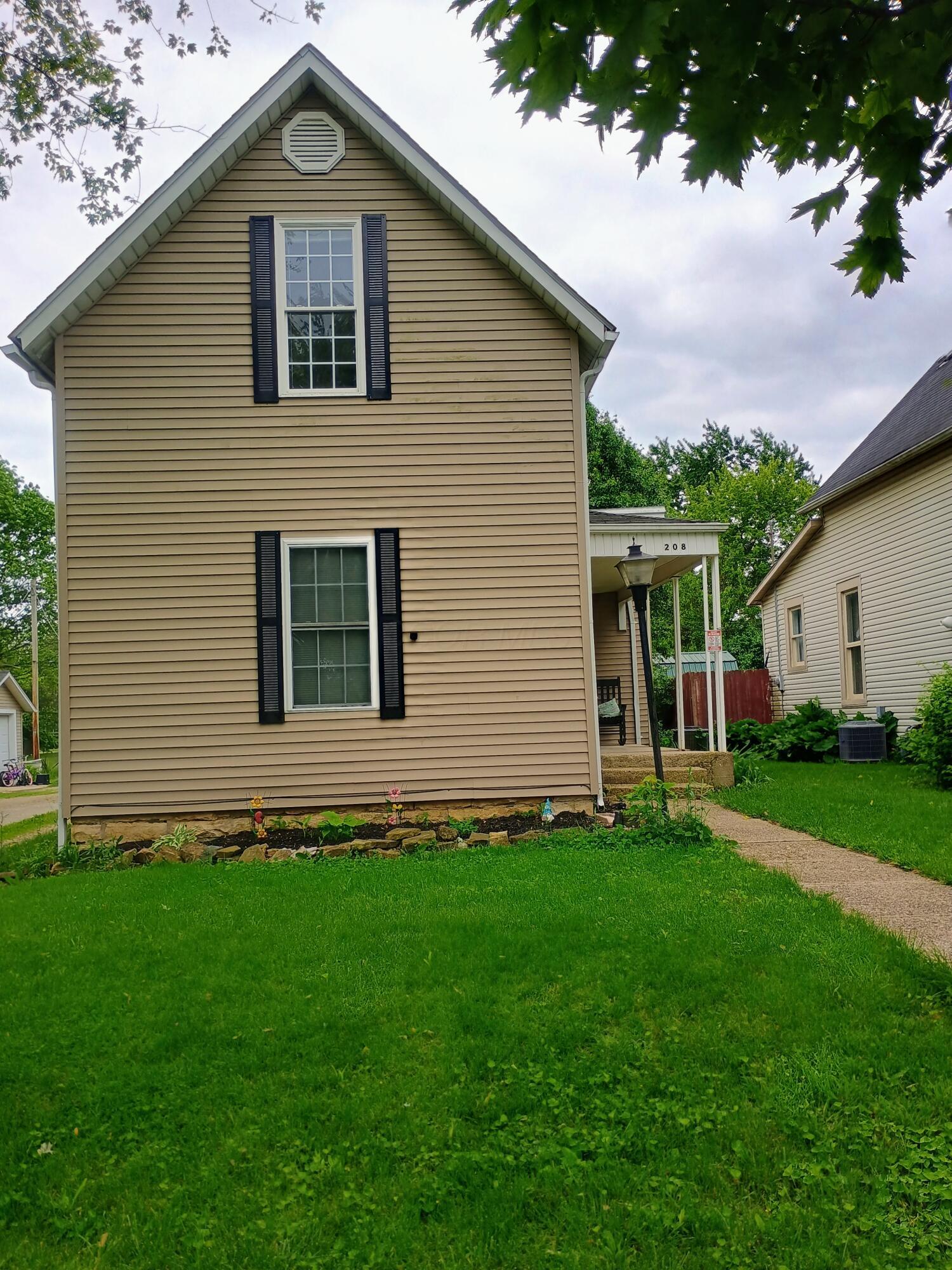208 Washington Avenue, London, Ohio image 1