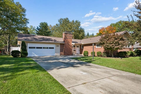 Photo of 1153 Ridgedale Drive E, Worthington, OH 43085 (MLS # 226040040)