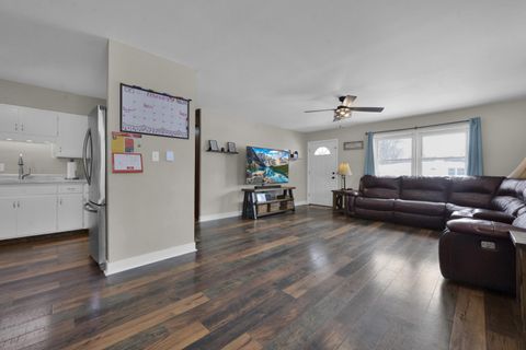 Photo of 245 E Park Avenue, London, OH 43140 (MLS # 226003841)