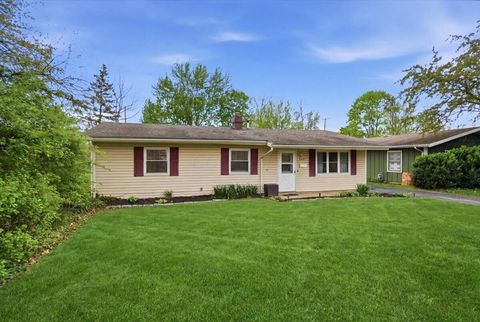 Photo of 842 W 6th Street, Marysville, OH 43040 (MLS # 226012796)