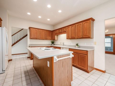 Tiny photo for 928 Linworth Village Drive, Columbus, OH 43235 (MLS # 225044577)