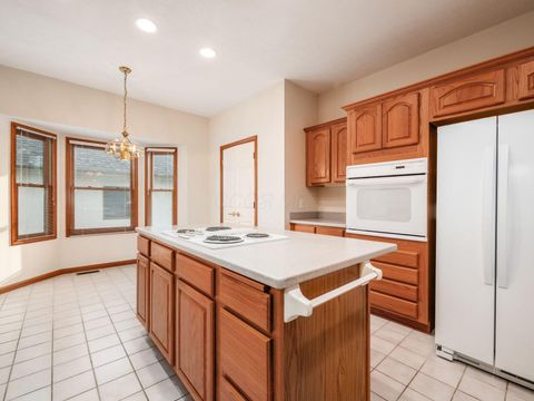 Tiny photo for 928 Linworth Village Drive, Columbus, OH 43235 (MLS # 225044577)