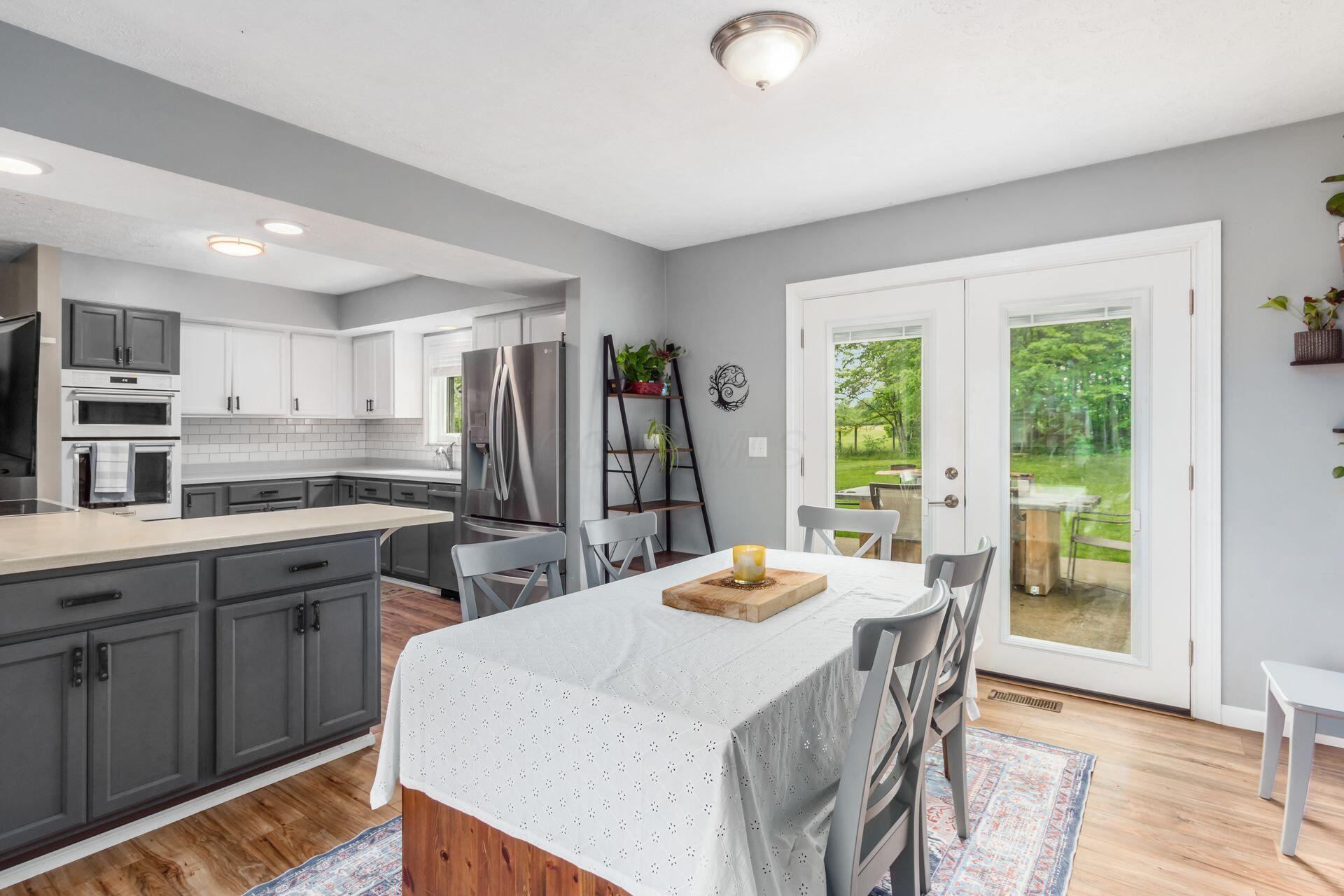 1340 W Choctaw Drive, London, Ohio image 9