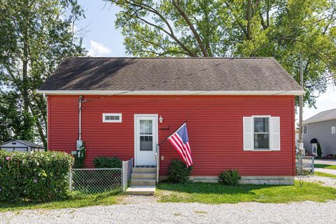 Photo of 5 Rosebraugh Circle E, Buckeye Lake, OH 43008 (MLS # 226014859)