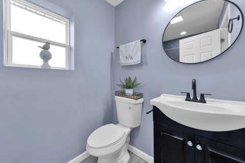 Tiny photo for 172 E Woodrow Avenue, Columbus, OH 43207 (MLS # 225045975)