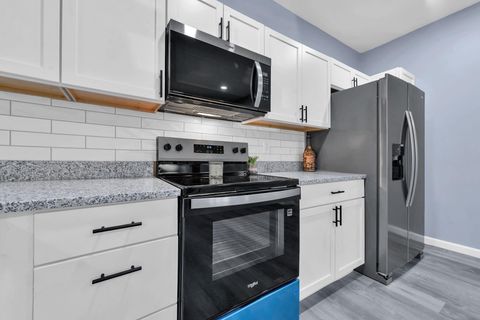 Tiny photo for 172 E Woodrow Avenue, Columbus, OH 43207 (MLS # 225045975)