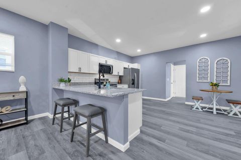 Tiny photo for 172 E Woodrow Avenue, Columbus, OH 43207 (MLS # 225045975)