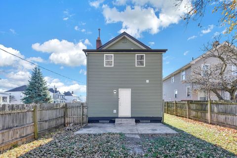 Tiny photo for 172 E Woodrow Avenue, Columbus, OH 43207 (MLS # 225045975)