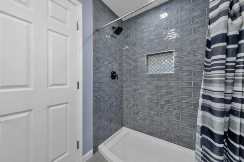 Tiny photo for 172 E Woodrow Avenue, Columbus, OH 43207 (MLS # 225045975)