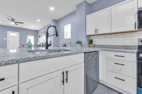 Tiny photo for 172 E Woodrow Avenue, Columbus, OH 43207 (MLS # 225045975)