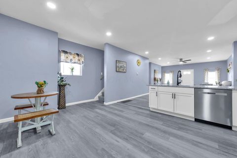 Tiny photo for 172 E Woodrow Avenue, Columbus, OH 43207 (MLS # 225045975)