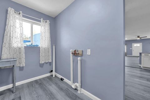 Tiny photo for 172 E Woodrow Avenue, Columbus, OH 43207 (MLS # 225045975)