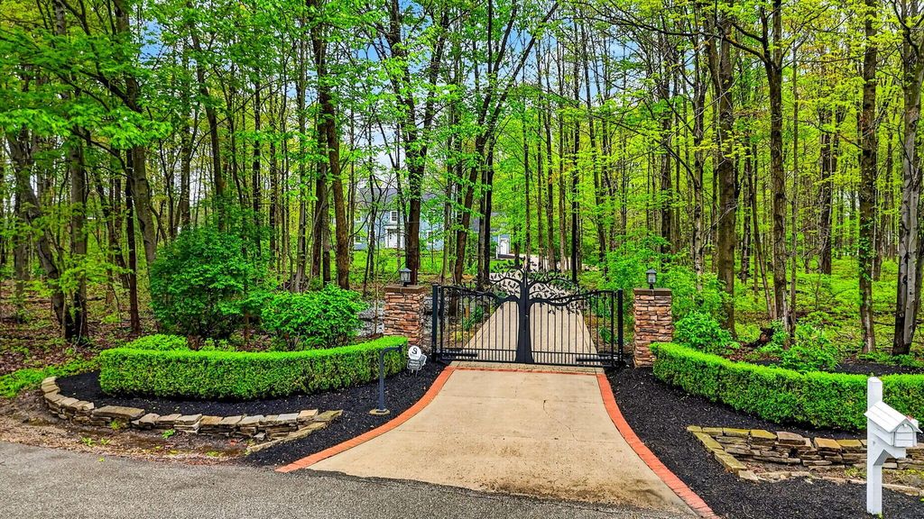 Photo of 1978 Timberlake Drive, Delaware, OH 43015 (MLS # 226014304)