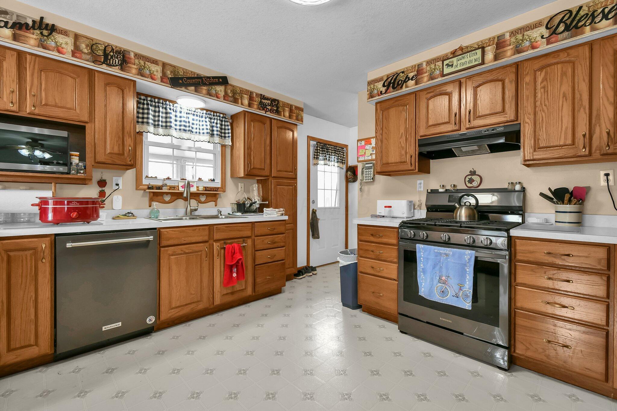 9490 Loches Road, Saint Louisville, Ohio image 22