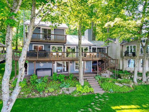 Homes For Sale - 553 Highland Hills Drive<br/> Howard, OH 43028