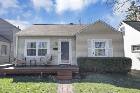 Photo of 327 E Jeffrey Place, Columbus, OH 43214 (MLS # 226008149)