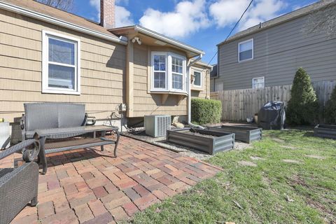 Tiny photo for 327 E Jeffrey Place, Columbus, OH 43214 (MLS # 226008149)