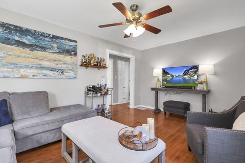 Tiny photo for 327 E Jeffrey Place, Columbus, OH 43214 (MLS # 226008149)