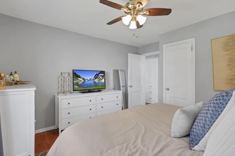 Tiny photo for 327 E Jeffrey Place, Columbus, OH 43214 (MLS # 226008149)