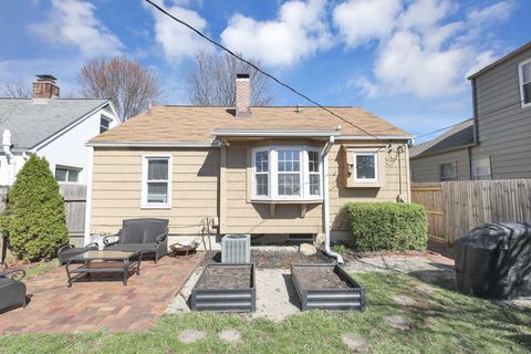 Tiny photo for 327 E Jeffrey Place, Columbus, OH 43214 (MLS # 226008149)