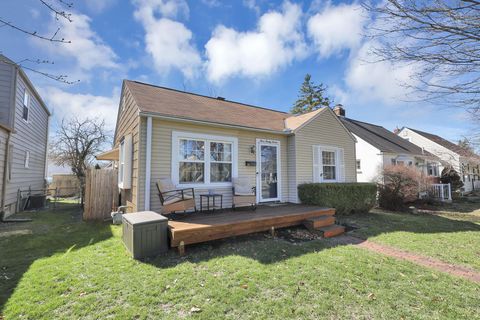 Tiny photo for 327 E Jeffrey Place, Columbus, OH 43214 (MLS # 226008149)
