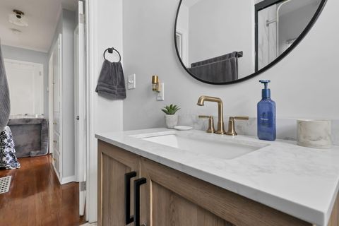 Tiny photo for 327 E Jeffrey Place, Columbus, OH 43214 (MLS # 226008149)