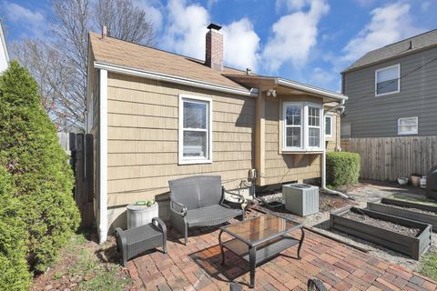 Tiny photo for 327 E Jeffrey Place, Columbus, OH 43214 (MLS # 226008149)