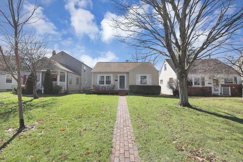 Tiny photo for 327 E Jeffrey Place, Columbus, OH 43214 (MLS # 226008149)