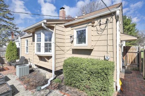 Tiny photo for 327 E Jeffrey Place, Columbus, OH 43214 (MLS # 226008149)