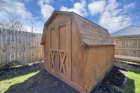 Tiny photo for 327 E Jeffrey Place, Columbus, OH 43214 (MLS # 226008149)