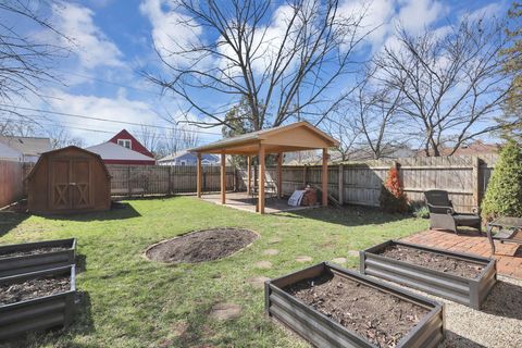 Tiny photo for 327 E Jeffrey Place, Columbus, OH 43214 (MLS # 226008149)