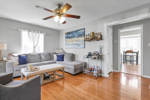 Tiny photo for 327 E Jeffrey Place, Columbus, OH 43214 (MLS # 226008149)