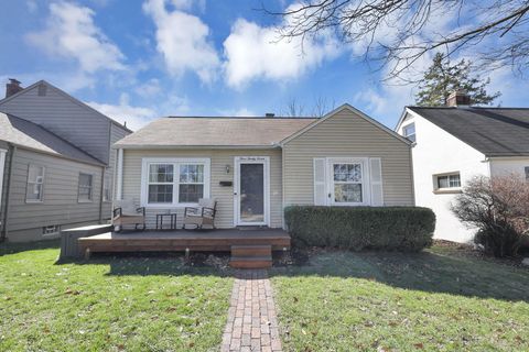 Tiny photo for 327 E Jeffrey Place, Columbus, OH 43214 (MLS # 226008149)