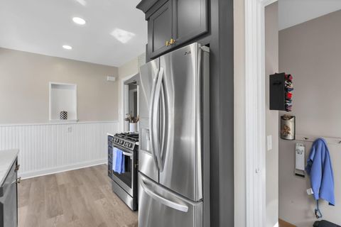 Tiny photo for 327 E Jeffrey Place, Columbus, OH 43214 (MLS # 226008149)