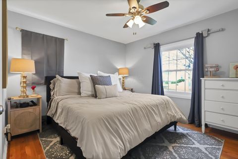 Tiny photo for 327 E Jeffrey Place, Columbus, OH 43214 (MLS # 226008149)