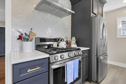 Tiny photo for 327 E Jeffrey Place, Columbus, OH 43214 (MLS # 226008149)