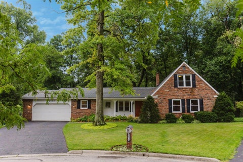 Photo of 2871 E Shore Court, Columbus, OH 43231 (MLS # 226031310)