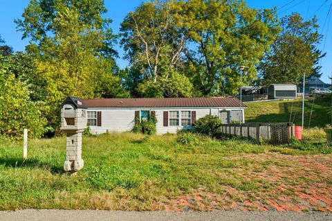Photo of 214 E Cliff Street, Baltimore, OH 43105 (MLS # 225037547)