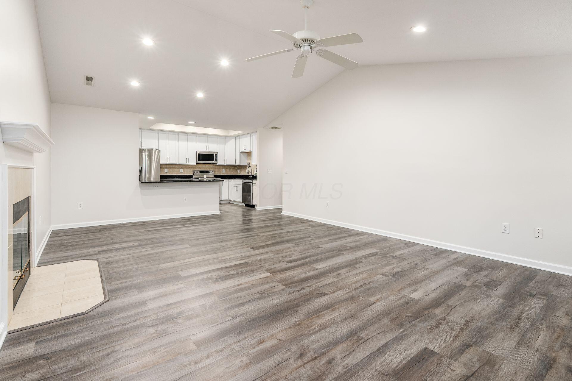 8075 Farm Crossing Circle, Powell, Ohio image 3