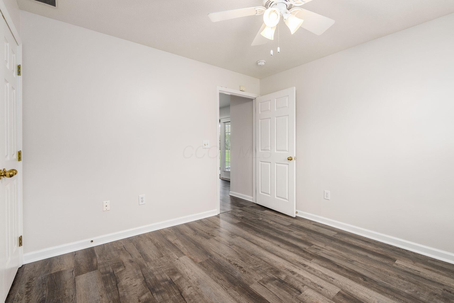 8075 Farm Crossing Circle, Powell, Ohio image 30