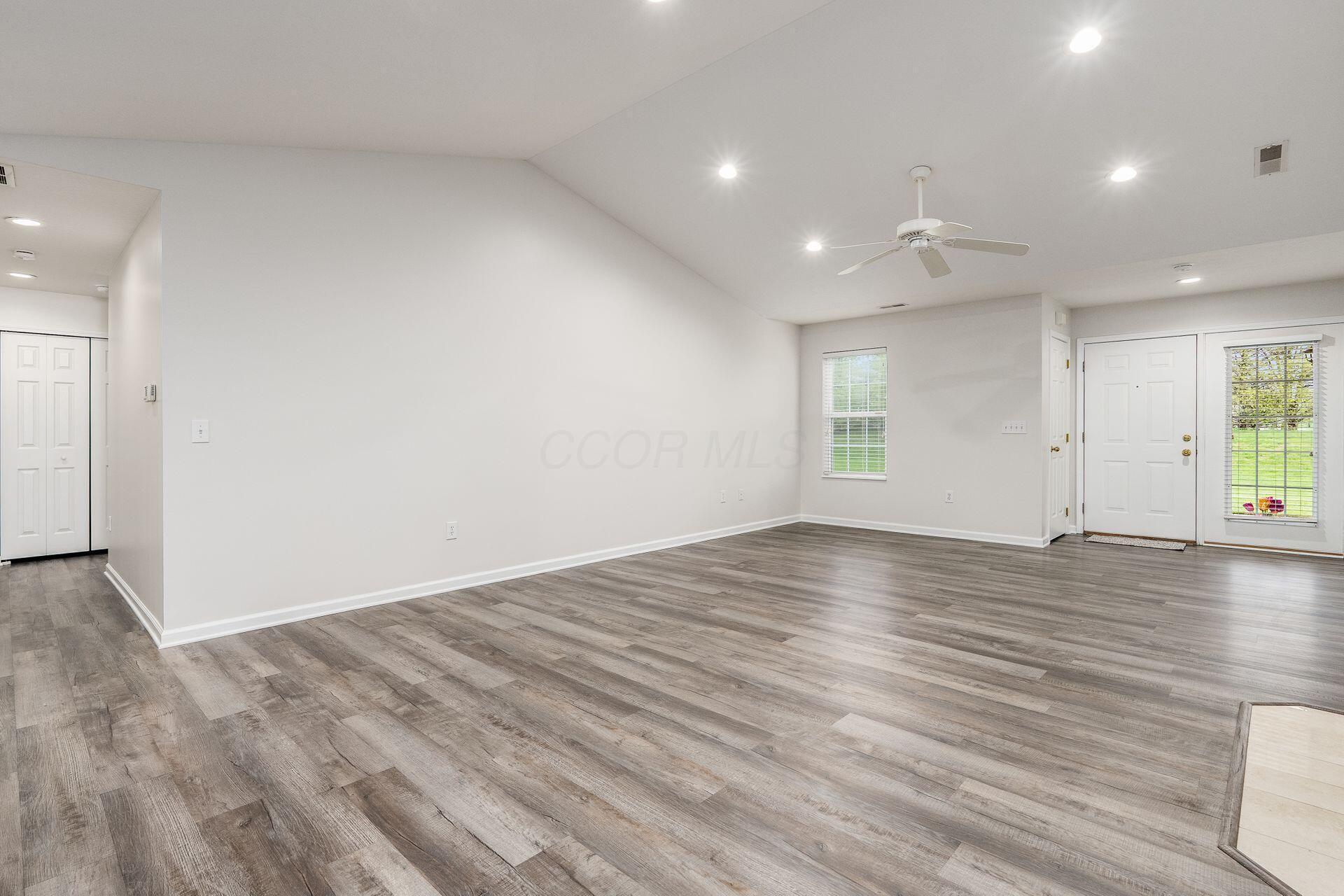 8075 Farm Crossing Circle, Powell, Ohio image 6