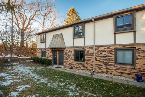 Photo of 3246 Summerdale Lane 34 #34, Columbus, OH 43221 (MLS # 225045199)