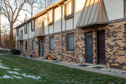 Tiny photo for 3246 Summerdale Lane 34 #34, Columbus, OH 43221 (MLS # 225045199)