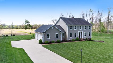 Photo of 9596 Woodridge Circle, Fredericktown, OH 43019 (MLS # 226014093)