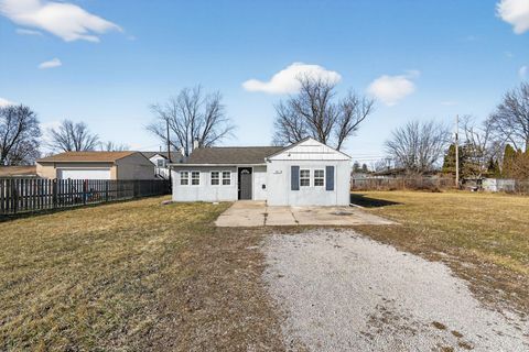 Photo of 381 Pasadena Avenue, Columbus, OH 43228 (MLS # 226002682)