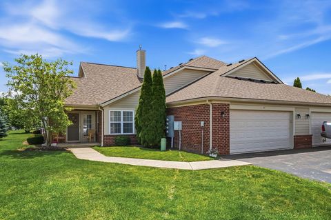 Photo of 27 Greenhedge Circle, Delaware, OH 43015 (MLS # 226021498)