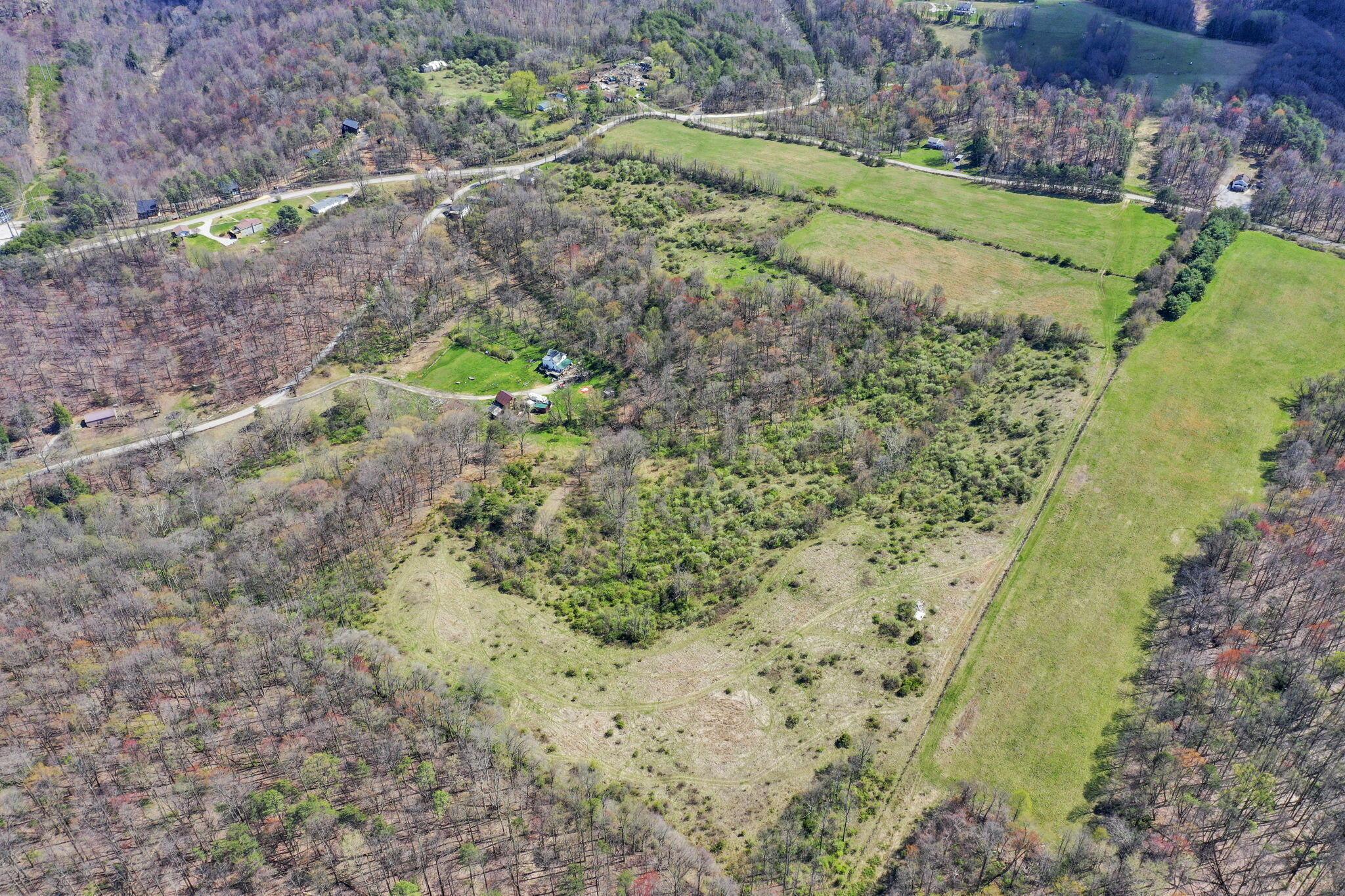10643 Opossum Hollow Road, Rockbridge, Ohio image 4
